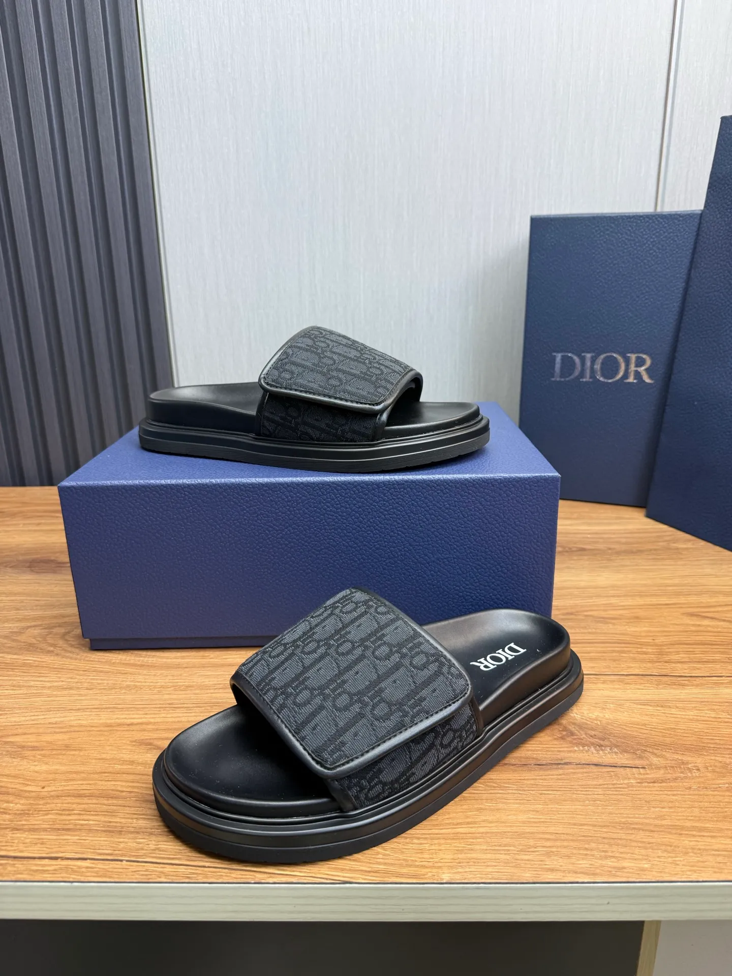 Men's shoes 💰280💰 Dior. Men's slippers 🩴Official website 1:1 production 38-45 yards 45 46 🉑️Customized original material shipped✅